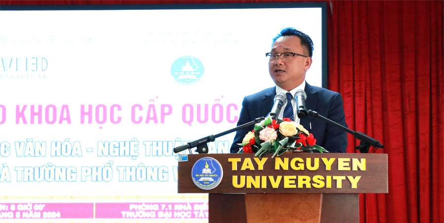 GS.TS Nguyễn Thanh Hà - Viện trưởng VIED báo cáo đề dẫn. (Ảnh: Thành Tâm)