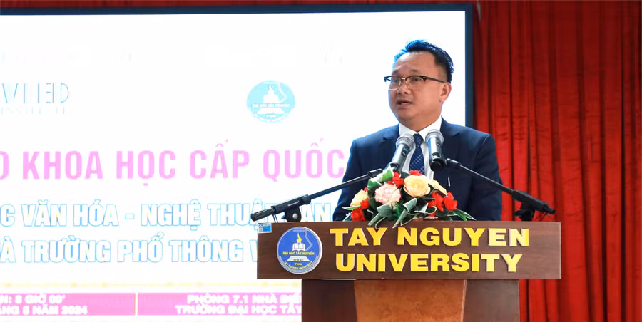 GS.TS Nguyễn Thanh Hà - Viện trưởng VIED báo cáo đề dẫn. (Ảnh: Thành Tâm)