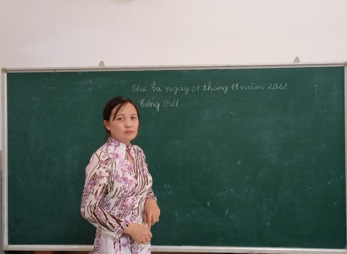 Cô Vi Thị Cúc quyết bám trụ vùng cao, gieo con chữ cho học trò. Cô Vi Thị Cúc quyết bám trụ vùng cao, gieo con chữ cho học trò.