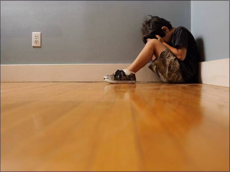 Dịch bệnh Covid-19 khiến việc học tập, can thiệp của trẻ tự kỷ khó khăn gấp bội phần. Ảnh minh hoạ.