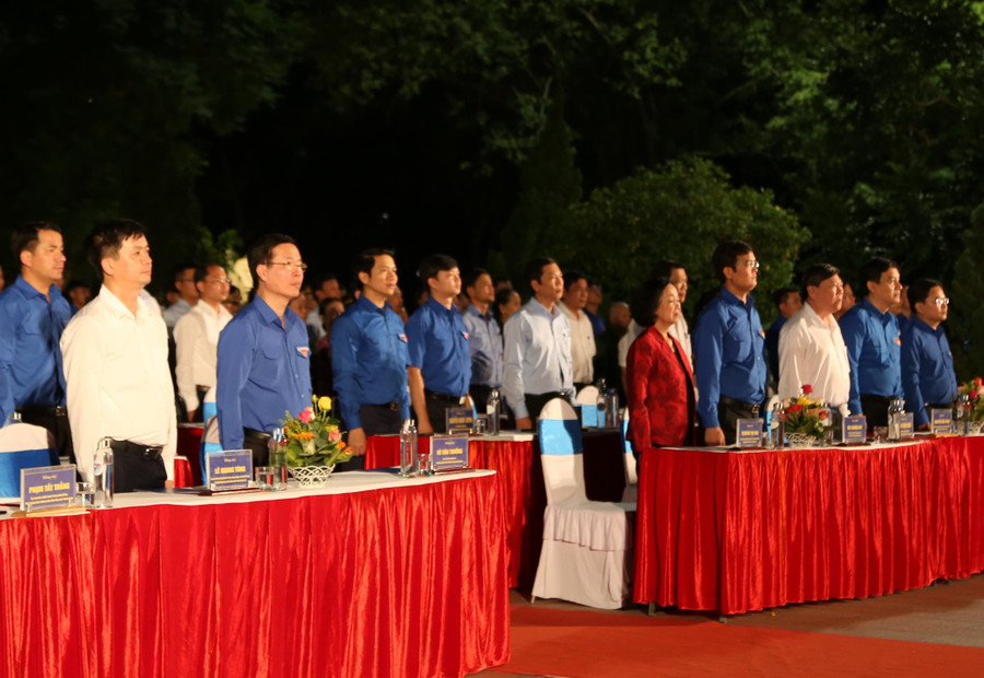 Các lãnh đạo Trung ương tham dự hoạt động tri ân tại Quảng Trị. Các lãnh đạo Trung ương tham dự hoạt động tri ân tại Quảng Trị.