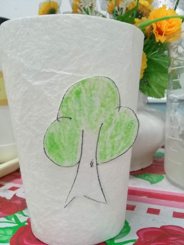 Hai học sinh Huế xin bã mía về làm hộp chống thấm - Ảnh 5. Hai học sinh Huế xin bã mía về làm hộp chống thấm - Ảnh 5.