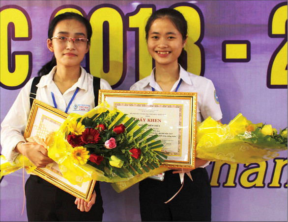 Hai học sinh Huế xin bã mía về làm hộp chống thấm - Ảnh 4. Hai học sinh Huế xin bã mía về làm hộp chống thấm - Ảnh 4.