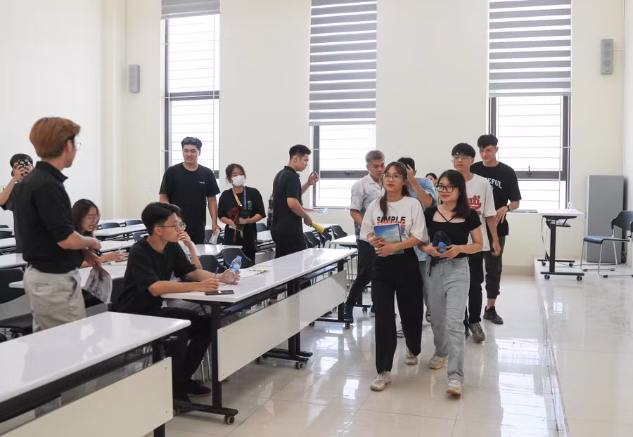 Sinh viên vui mừng với quyết định chuyển lên trụ sở mới Hòa Lạc.