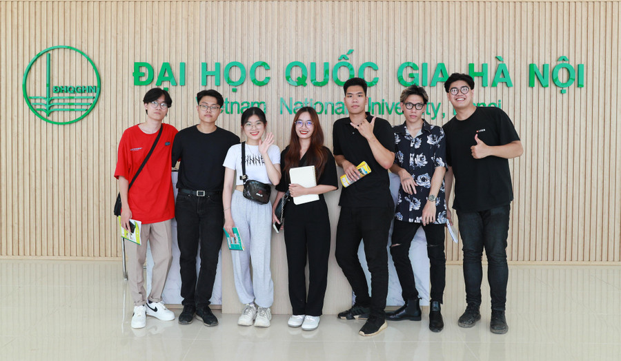 Niềm vui của các sinh viên trong ngôi nhà VNU - ĐHQGHN. Niềm vui của các sinh viên trong ngôi nhà VNU - ĐHQGHN.