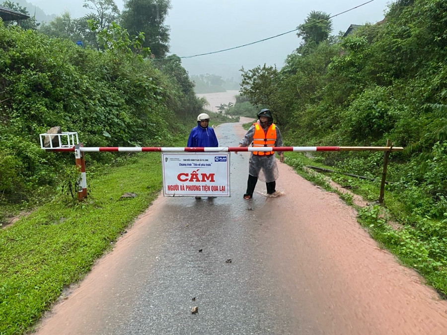 Những khu vực nguy hiểm được đặt biển cảnh báo. Những khu vực nguy hiểm được đặt biển cảnh báo.