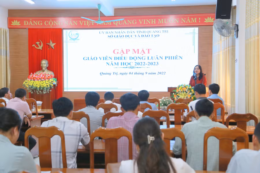 Lãnh đạo Ngành Giáo dục chia sẻ về tình trạng thiếu giáo viên và ghi nhận tinh thần của giáo viên tình nguyện.