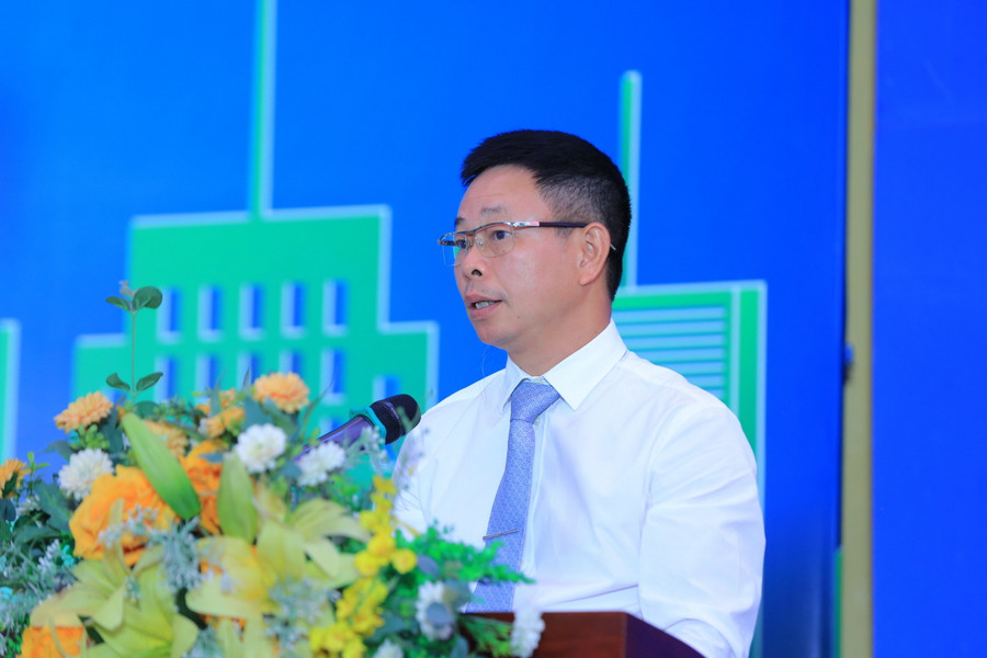 Nhà báo Phùng Công Sưởng phát biểu tại lễ phát động. Nhà báo Phùng Công Sưởng phát biểu tại lễ phát động.