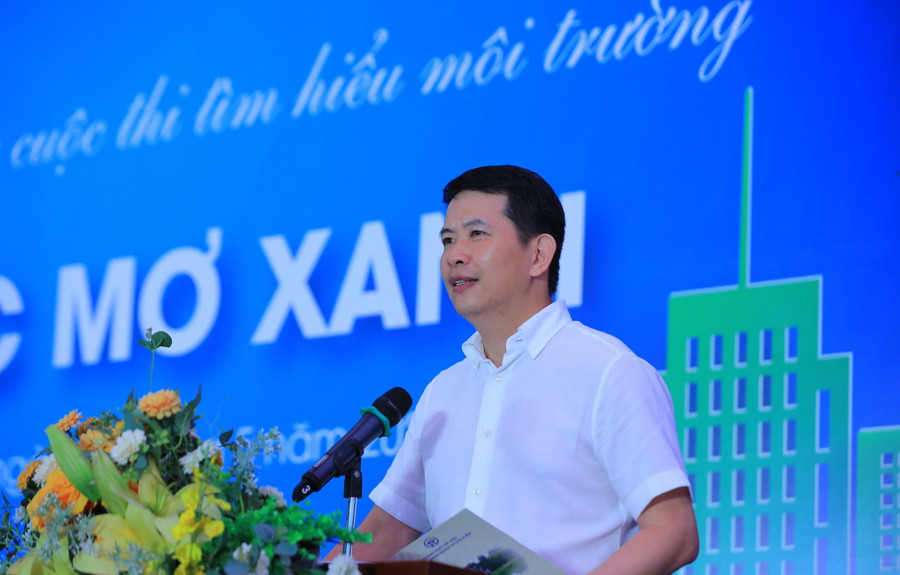 Ông Phạm Tuấn Long, Chủ tịch UBND Quận Hoàn Kiếm phát biểu tại buổi lễ. Ông Phạm Tuấn Long, Chủ tịch UBND Quận Hoàn Kiếm phát biểu tại buổi lễ.