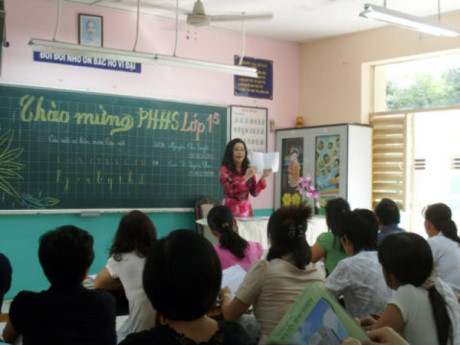 Con học kém bố mẹ đùn đẩy nhau đi họp phụ huynh - Ảnh 1 Con hoc kem bo me dun day nhau di hop phu huynh - Anh 1