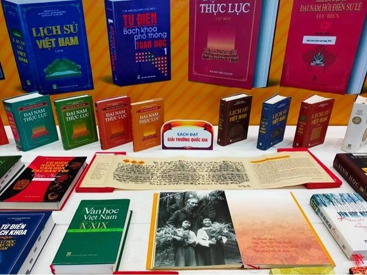 Một chính sách cho thuê sách giáo khoa là giải pháp hợp lý để tái sử dụng sách hiệu quả. Một chính sách cho thuê sách giáo khoa là giải pháp hợp lý để tái sử dụng sách hiệu quả.