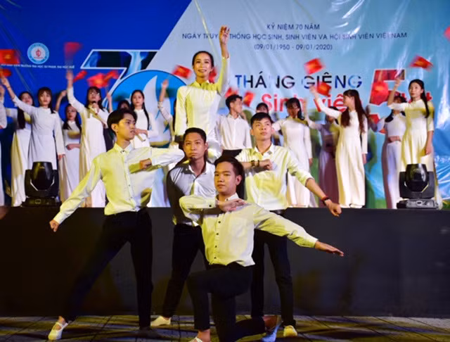 Văn nghệ chào mừng Văn nghệ chào mừng