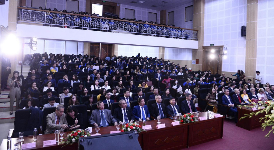 Toàn cảnh buổi lễ. Toàn cảnh buổi lễ.