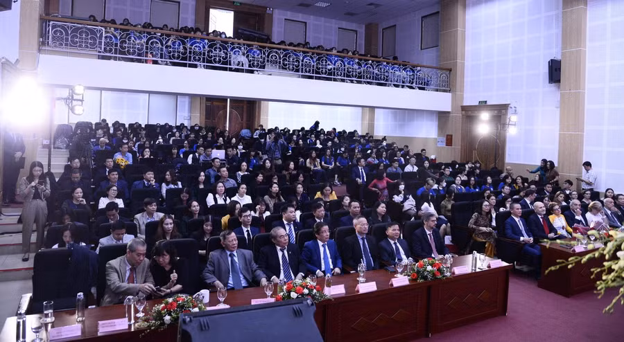 Toàn cảnh buổi lễ. Toàn cảnh buổi lễ.