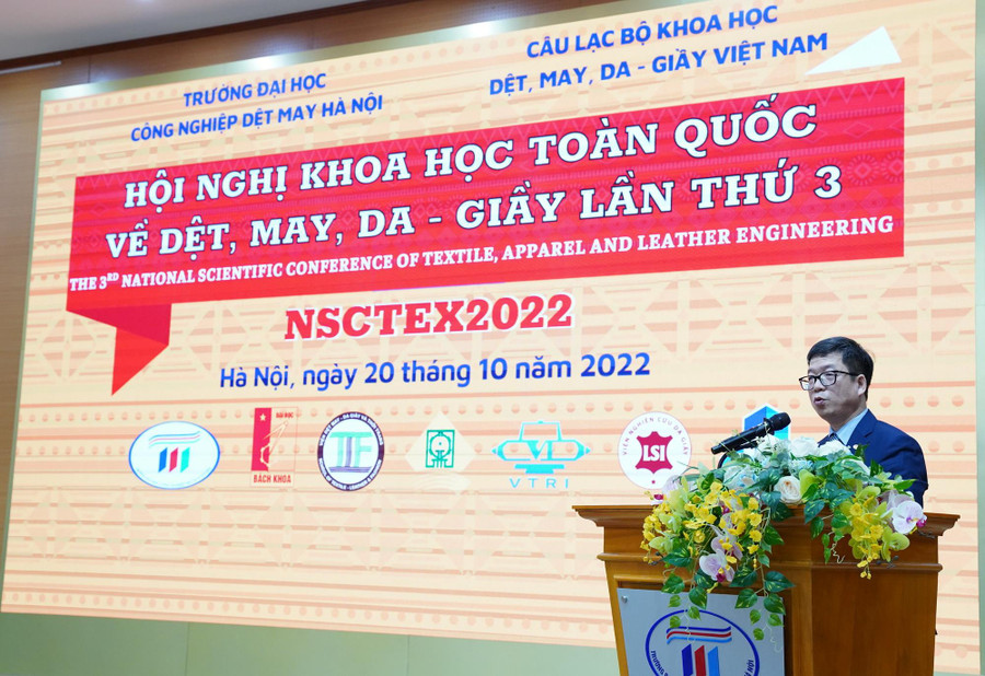 TS Hoàng Xuân Hiệp - Hiệu trưởng Trường đại học Công nghiệp dệt may Hà Nội. TS Hoàng Xuân Hiệp - Hiệu trưởng Trường đại học Công nghiệp dệt may Hà Nội.