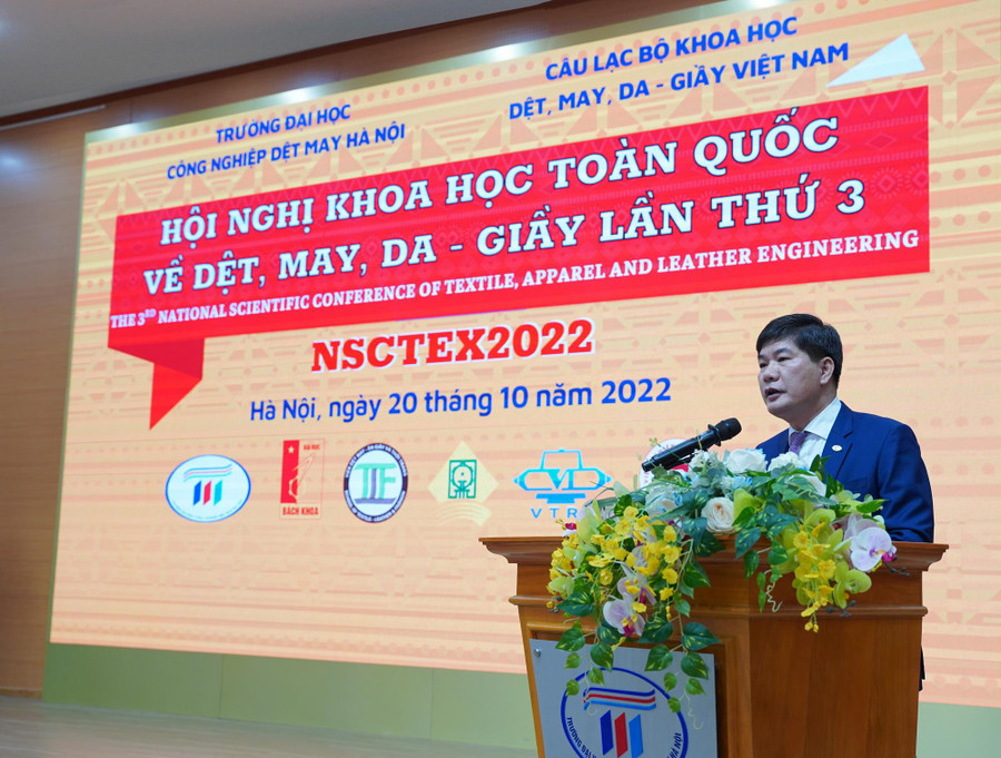 Ông Cao Hữu Hiếu - Tổng Giám đốc Tập đoàn Dệt may Việt Nam (Vinatex) phát biểu tại hội thảo. Ông Cao Hữu Hiếu - Tổng Giám đốc Tập đoàn Dệt may Việt Nam (Vinatex) phát biểu tại hội thảo.