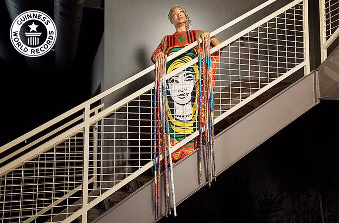 Diana trở nên đặc biệt thu hút khi ở nơi công cộng. Ảnh: Guinness World Records.