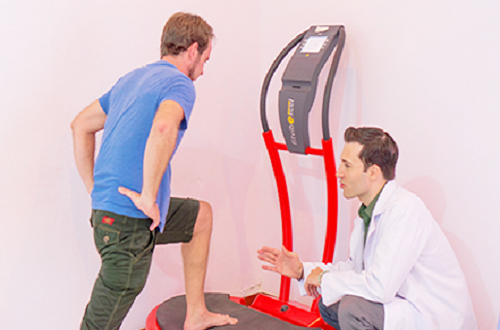 5 thói quen xấu dễ làm bạn bị đau nhức xương khớp ảnh 2 Vận động trị liệu là một cách hữu hiệu để giảm đau và tăng cường sức khoẻ và dẻo dai cho cơ bắp (Hình: Maple Healthcare Việt Nam).