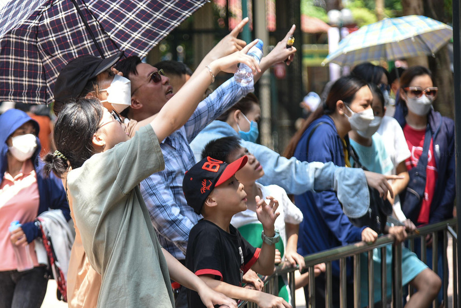 Phần lớn các gia đình cho trẻ nhỏ đến để vui chơi trong ngày nghỉ lễ.