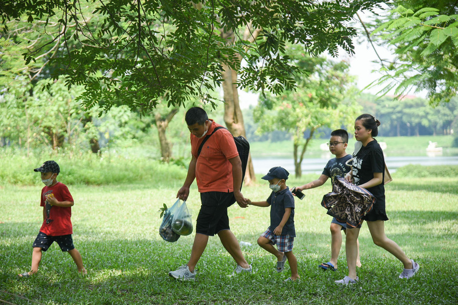 Kỳ nghỉ lễ Quốc khánh năm nay kéo dài 4 ngày, vì vậy nhiều gia đình đã lựa chọn đến công viên để vui chơi.