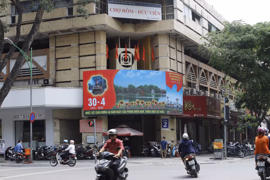 Đây là dịp quan trọng để người dân Hà Nội cùng các du khách đến thăm Thủ đô có thể chiêm ngưỡng vẻ đẹp lộng lẫy của ngày lễ, đồng thời bày tỏ lòng biết ơn sâu sắc đến bậc cha ông đã hy sinh nhằm đem lại độc lập, tự do và hạnh phúc cho đất nước. Đây là dịp quan trọng để người dân Hà Nội cùng các du khách đến thăm Thủ đô có thể chiêm ngưỡng vẻ đẹp lộng lẫy của ngày lễ, đồng thời bày tỏ lòng biết ơn sâu sắc đến bậc cha ông đã hy sinh nhằm đem lại độc lập, tự do và hạnh phúc cho đất nước.