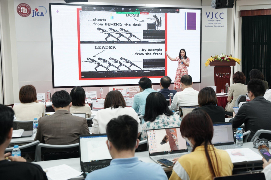 Trường đại học với ổn định kinh tế và chuyển đổi kinh doanh. 