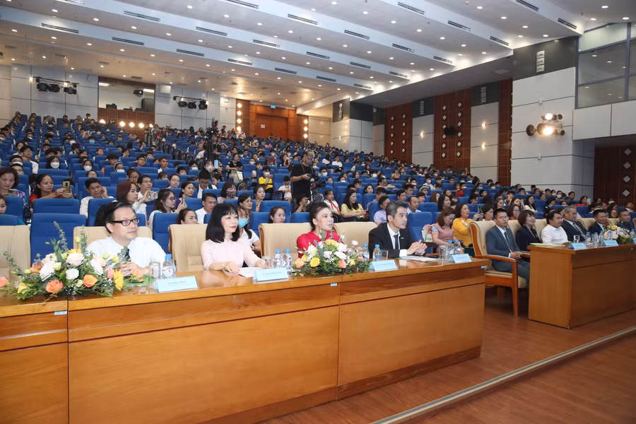 Toàn cảnh buổi lễ.