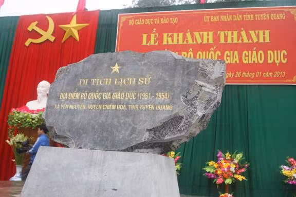 Bia đá di tích lịch sử địa điểm Bộ Quốc gia Giáo dục 