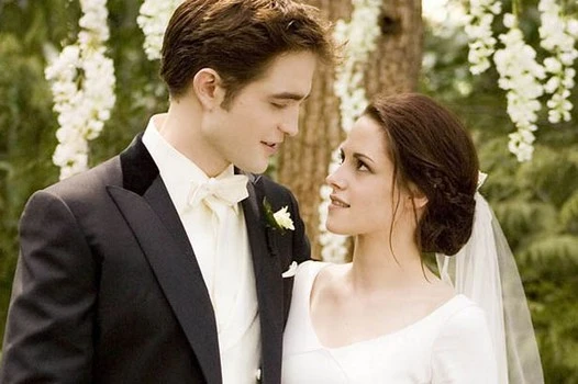 Cặp đôi Kristen Stewart và Robert Pattinson khiến phòng vé &quot;hốt bạc&quot;