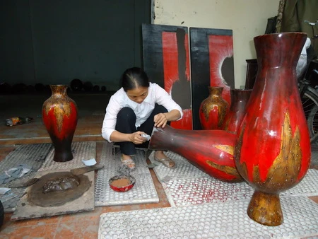 Làng sơn mài Hạ Thái cố gắng giữ nghề để phát triển trở lại