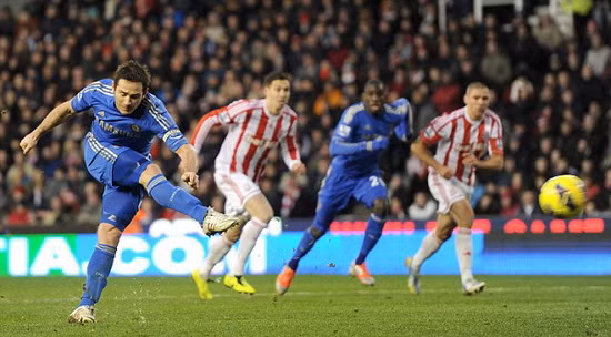 Lampard sút phạt thành công nâng tỉ số cho Chelsea Lampard sút phạt thành công nâng tỉ số cho Chelsea