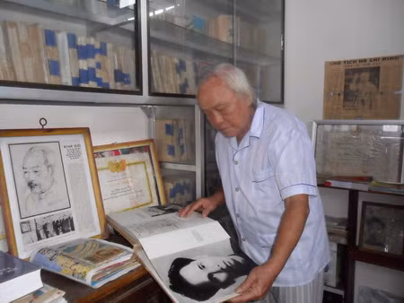 Thầy Đậu Xuân Tiêu giới thiệu tư liệu quí về Chủ tịch Hồ Chí Min.JPG