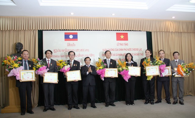 Nhiều tập thể, cán bộ cơ quan Bộ GD&ĐT Việt Nam được nhận Huân chương 