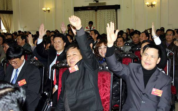 Thứ trưởng Bộ GD&ĐT Trần Quang Quý tái đắc cử Chủ tịch Hội thể thao ĐH&CN Việt Nam ảnh 2 Các Đại biểu đã biểu quyết nhất trí bầu Thứ trưởng Bộ GD&ĐT Trần Quang Quý giữ chức Chủ tịch Hội