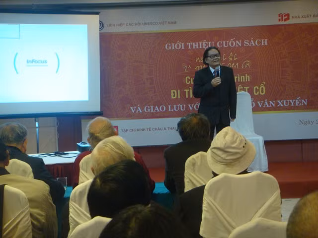 Ra mắt cuốn sách "Cuộc hành trình đi tìm chữ Việt cổ"
