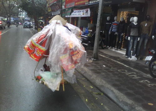 ...Sẵn sàng phụ vụ đến từng ngõ phố. (Ảnh/gdtd.vn) ...Sẵn sàng phụ vụ đến từng ngõ phố. (Ảnh/gdtd.vn)