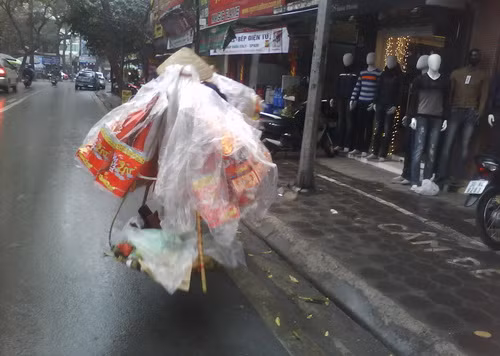 ...Sẵn sàng phụ vụ đến từng ngõ phố. (Ảnh/gdtd.vn)