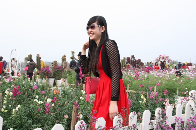 Vườn Nhật Tân: Đào giả hút giới trẻ ảnh 3