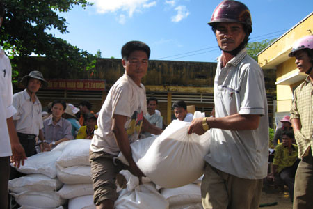 Chăm lo Tết cho người nghèo