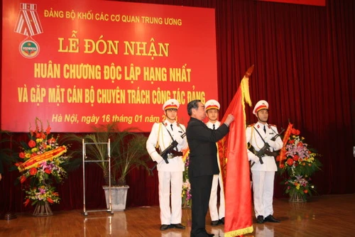 Đảng bộ Khối các cơ quan Trung ương đón nhận Huân chương Độc lập hạng Nhất