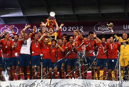 Euro 2020 sẽ được tổ chức tại 13 thành phố