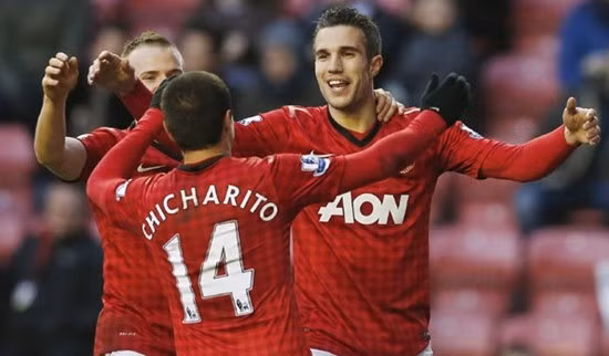 Van Persie và người đồng đội Chicharito