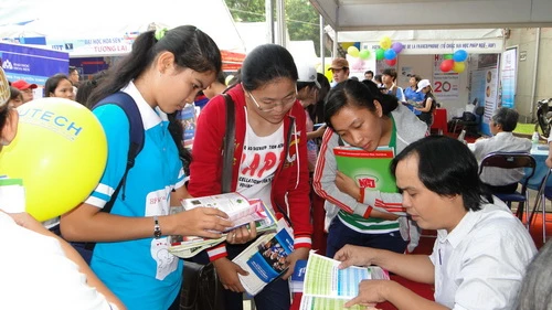 Khai mạc &quot;Ngày hội tư vấn tuyển sinh-hướng nghiệp 2013&quot;