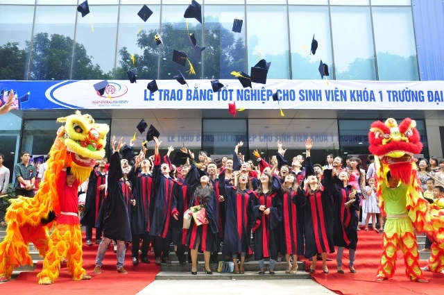 Giải bài toán thiếu - thừa cả &quot;thầy&quot; lẫn &quot;thợ&quot;: Cần sự vào cuộc của toàn xã hội