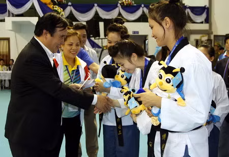 Thứ trưởng Bộ GD&ĐT Trần Quang Quý động viên, chúc mừng các VĐV VN giành HC tại Đại hội Thứ trưởng Bộ GD&ĐT Trần Quang Quý động viên, chúc mừng các VĐV VN giành HC tại Đại hội