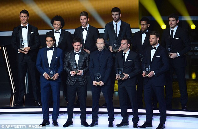 Lionel Messi lần thứ 4 liên tiếp giành QBV FIFA ảnh 2 Những người Tây Ban Nha áp đảo đội hình của năm