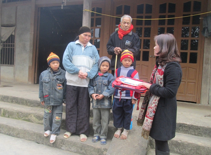 &quot;Áo ấm tặng bạn"" cho HS vùng khó khăn vùng sâu huyện Đồng Hỷ, Thái Nguyên ảnh 8