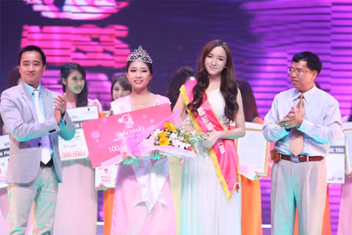 Lộ diện nhan sắc đăng quang ngôi vị Miss Teen 2012