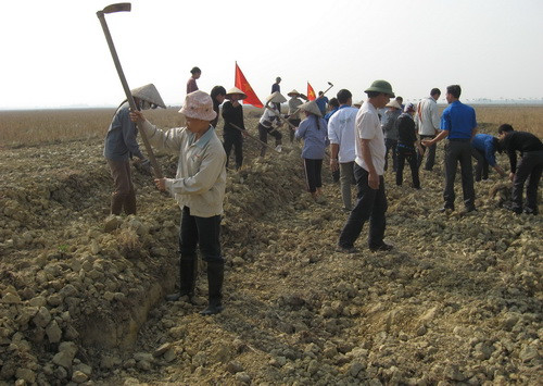 Dồn điền đổi thửa - một trong những khâu đột phá để xây dựng nông thôn mới. (Ảnh: gdtd.vn) Dồn điền đổi thửa - một trong những khâu đột phá để xây dựng nông thôn mới