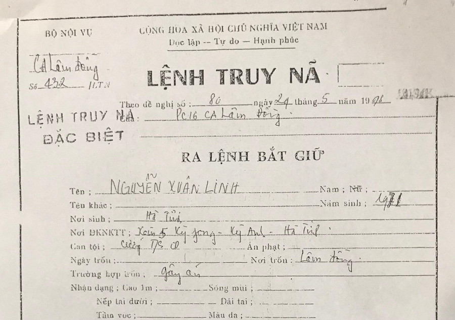 Lệnh truy nã của cơ quan công an đối với Nguyễn Xuân Linh. Lệnh truy nã của cơ quan công an đối với Nguyễn Xuân Linh.